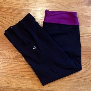 Lululemon navy capris